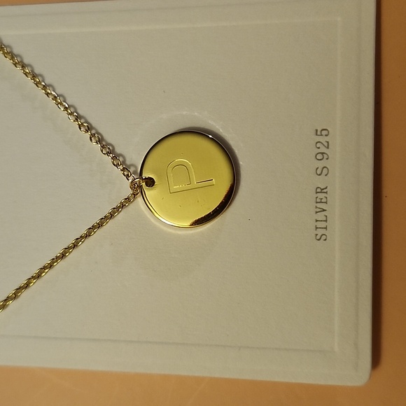 New Dainty Valloey Initial Pendant Necklace - Picture 2 of 3